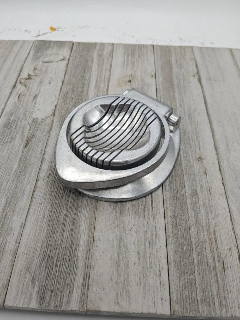 Vintage Metal Round Egg Fruit Vegetable Slicer Taiwan Silver